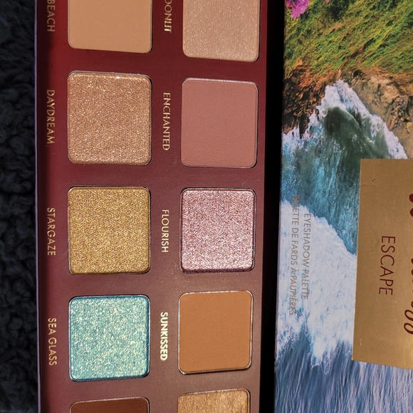 EYESHADOW Colour Pallet - Picture 2 of 2